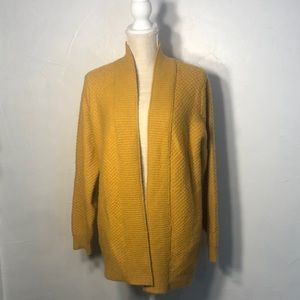Abercrombie & Fitch Size Medium Mustard Yellow 2 pockets so soft